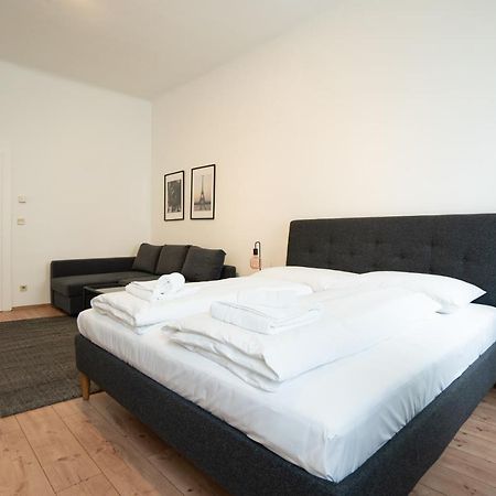 Lovely 1-Bedroom Apartment Next To Praterstern Виена Екстериор снимка
