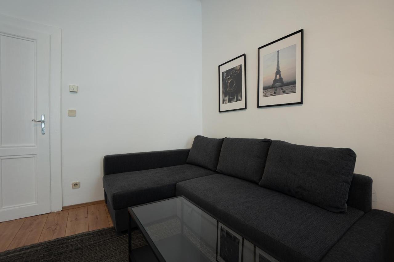 Lovely 1-Bedroom Apartment Next To Praterstern Виена Екстериор снимка