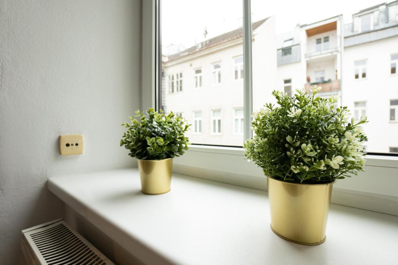 Lovely 1-Bedroom Apartment Next To Praterstern Виена Екстериор снимка